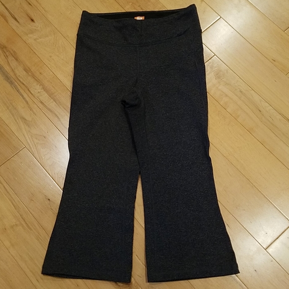 NWOT Lucy Capris - Picture 1 of 7